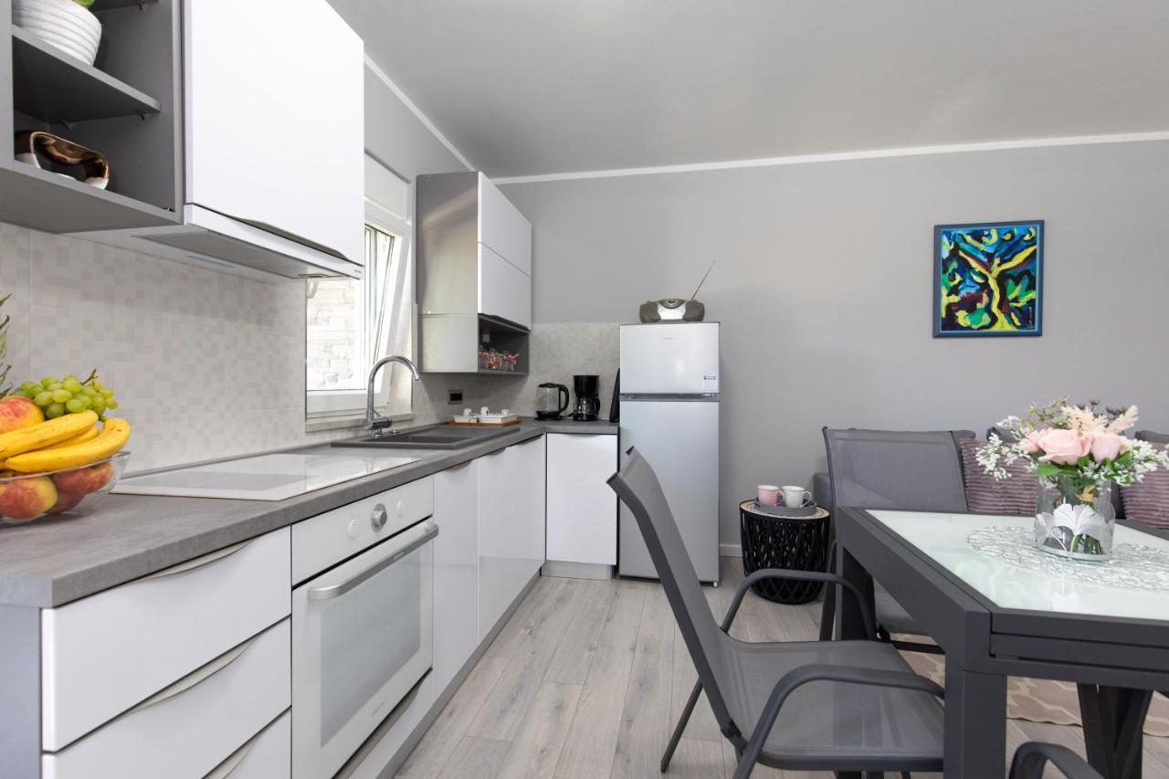 Apartment Odore Di Mare With Beautiful Garden Крк Екстер'єр фото