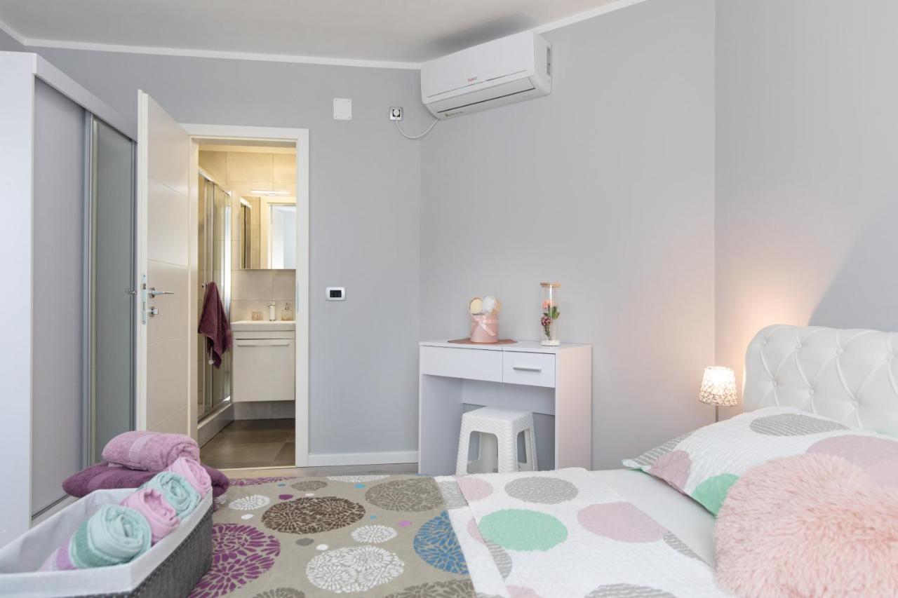 Apartment Odore Di Mare With Beautiful Garden Крк Екстер'єр фото